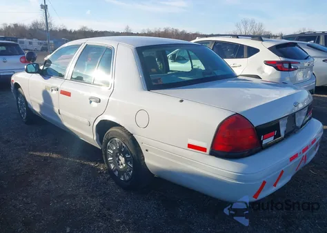 2003 Ford Crown Victoria Police z USA, uszkodzony, nr VIN 2FAFP71W63X109379